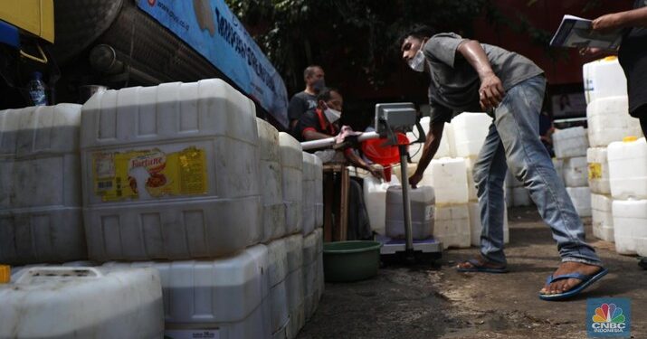 Minyak Goreng Kemasan Abal-abal Beredar di Pasar