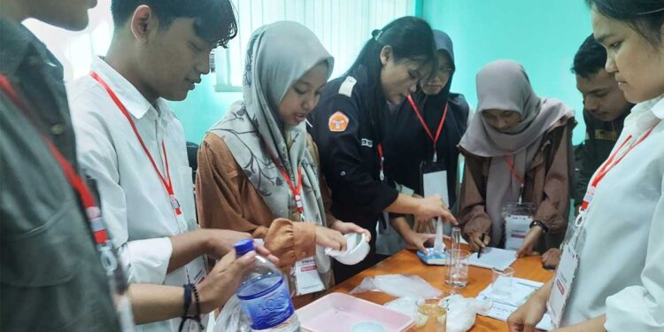 Mahasiswa UNJA Sulap Limbah Sawit Jadi Sabun Arang Aktif Transparan Berkelas