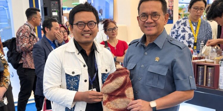 Smart Batik Indonesia Kembangkan Wastra Berbahan Sawit dan Kakao untuk Hilirisasi Perkebunan
